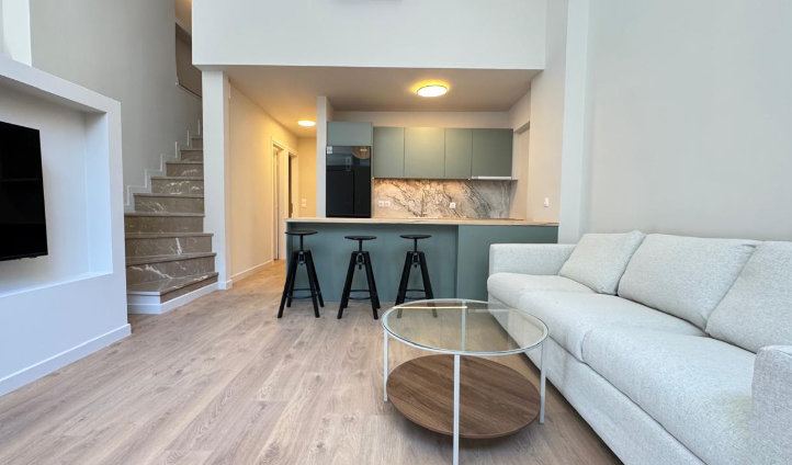 ERA-ATH-026 | Pagrati Evmenous Loft, 145 m²